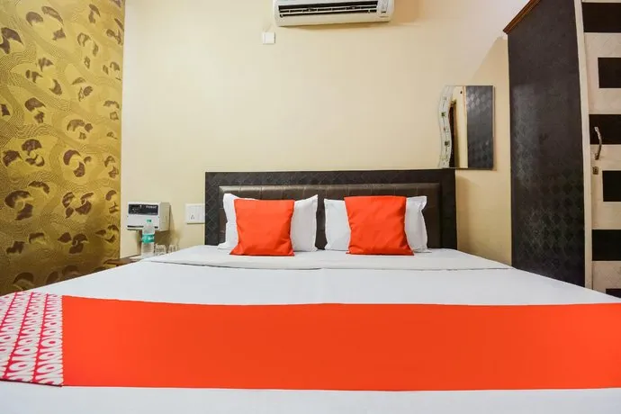Hotel Mahesh by OYO Rooms - Image 1