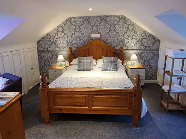 Hay Lodge - Image 1