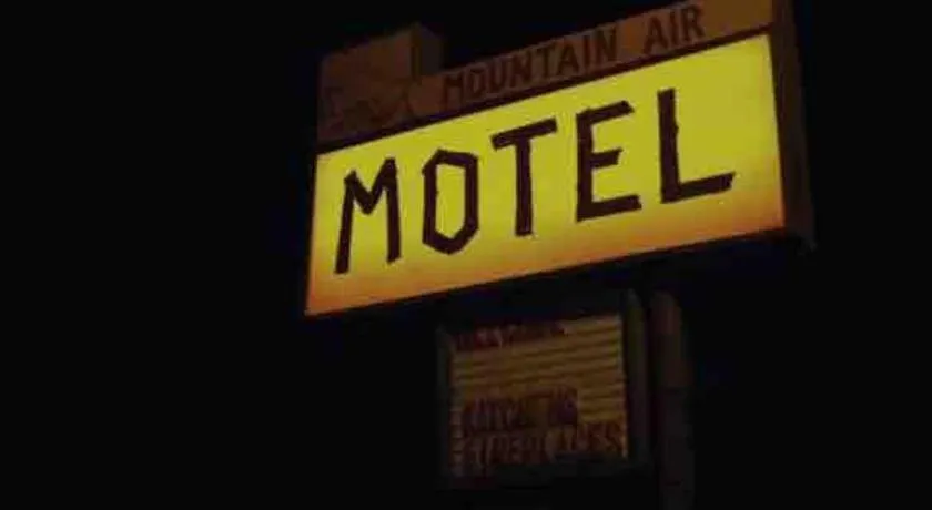 Updated + clean Motel Room at the base of Mt Hood! - Image 1