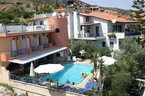 Kleoni Club Apartments - Image 1