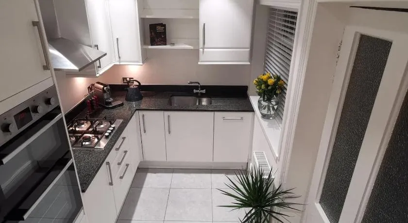 Perfectly Located 4 Storey Townhouse With 2 Parking Spaces In Central Harrogate - Image 1