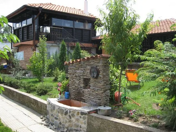 At Chorbadzhiykata - Image 1