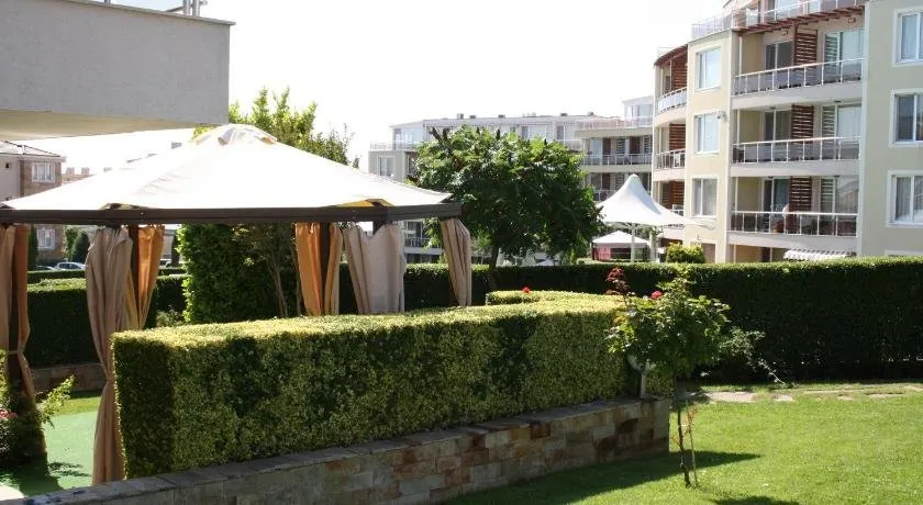 Sunny Island Complex Apartment - Image 1