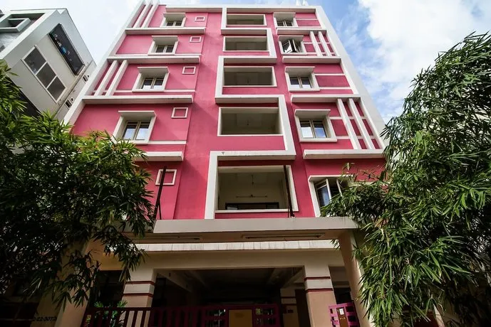 Oyo 14731 Hallmark Inn Kukatpally - Image 1