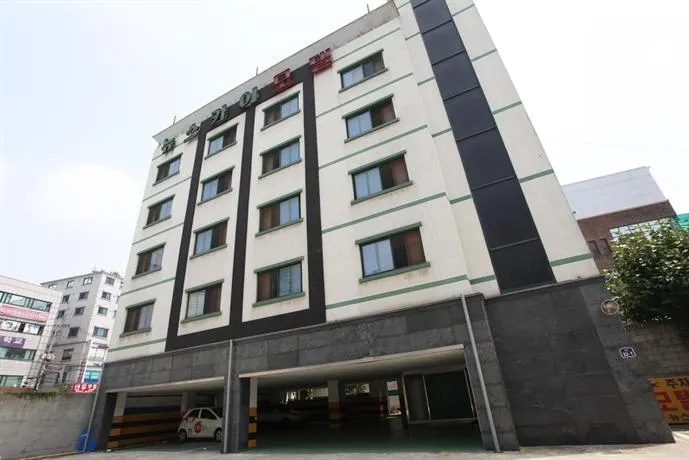 New Sky Motel - Image 1