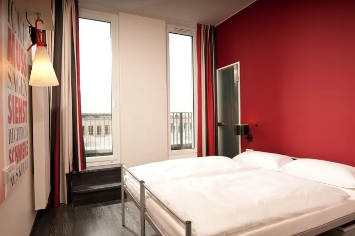 ONE80° Hostels Berlin - Image 1
