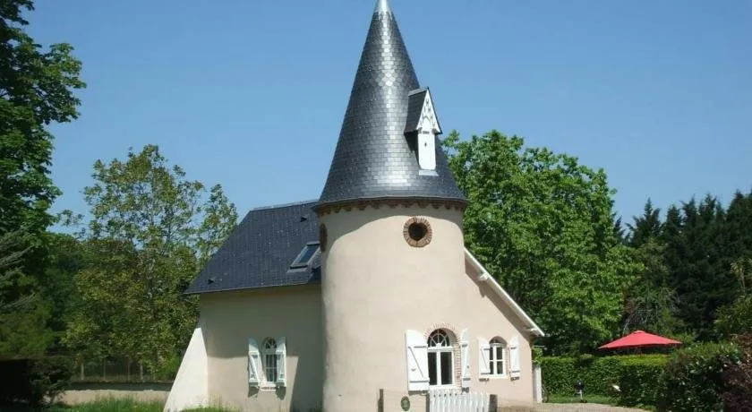 Le Pavillon - Image 1