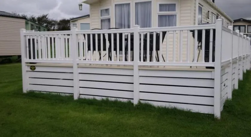 Bude Caravan Caromax - Families and Couples Only - Image 1