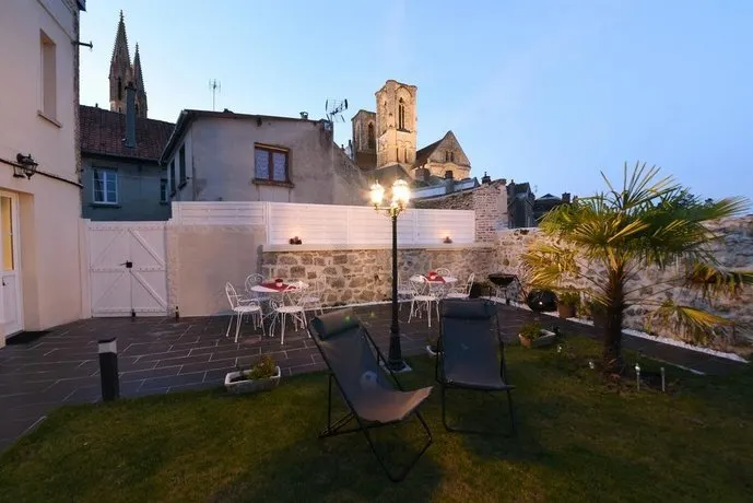 Le Clos Saint Martin - Image 1