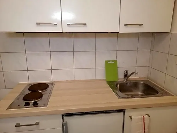 Max Out Apartment - Image 1