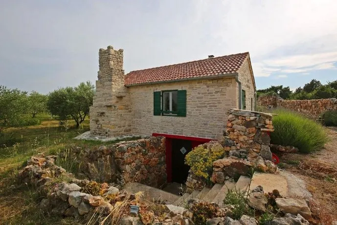 Country House Olive Garden - Image 1