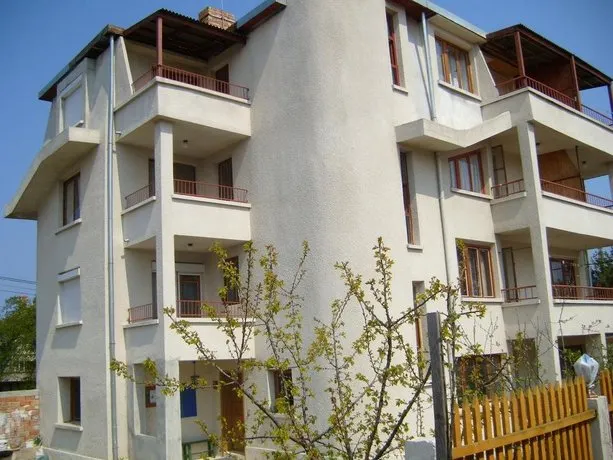 Sotirovi Guest Rooms - Image 1