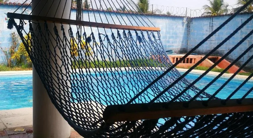 Chalet en Puerto San Jose - Image 1