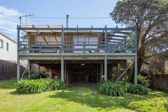 Canterbury Jetty Road - with wrap around deck - Image 1