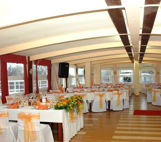 Rooms Jahting Klub Kej - Image 1