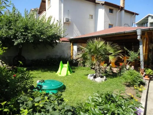 Lefterovi Guest House - Image 1