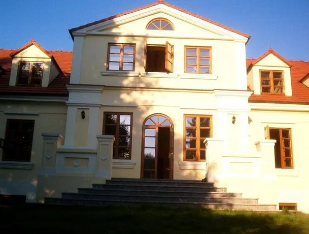 Gospodarstwo Agroturystyczne Dworek Janowicki - Image 1