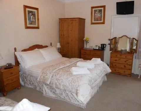 St Paul's Lodge - Image 1