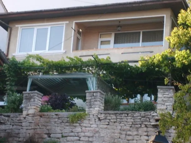 Ovcharovi Guest House - Image 1