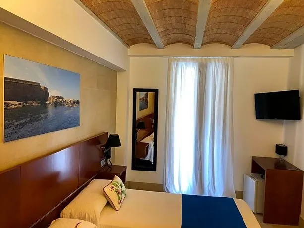 HOTEL ISLA PLANA - Image 1