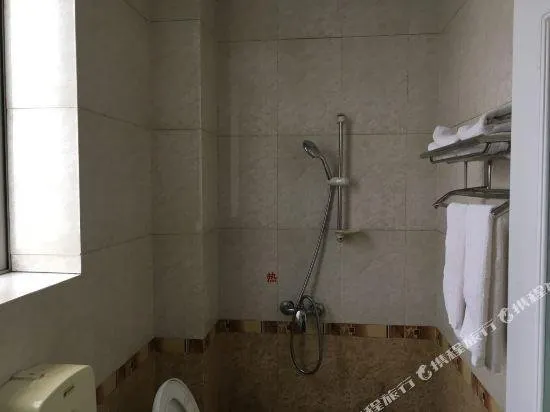 Lunda Hotel - Image 1