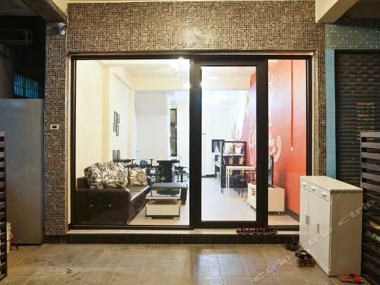 Takaobay Hostel - Image 1