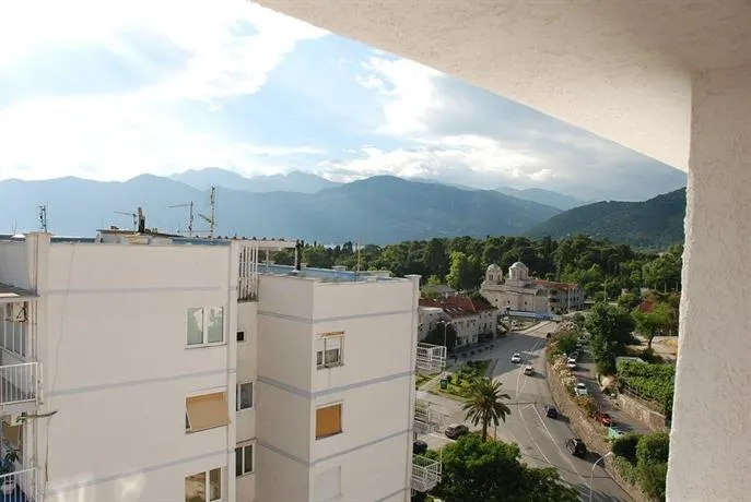 Apartment Primavera Tivat - Image 1