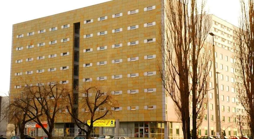 DS Za Kolumnami - Image 1