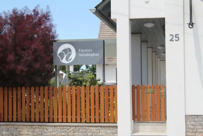 Faunus Apartmanház - Image 1