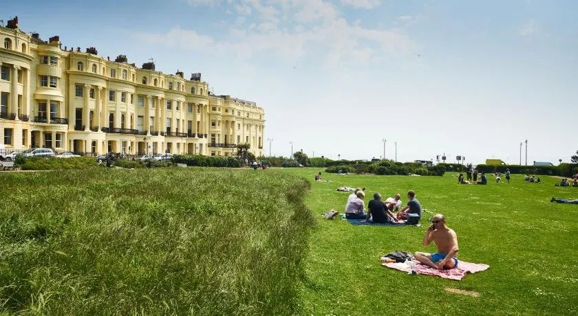 Stylish Seaside Maisonette - 200m to Beach - Image 1