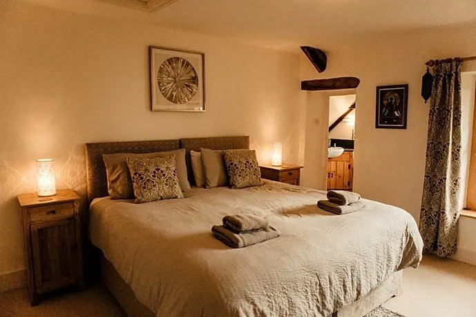 Holwell Holistic Retreat - Image 1