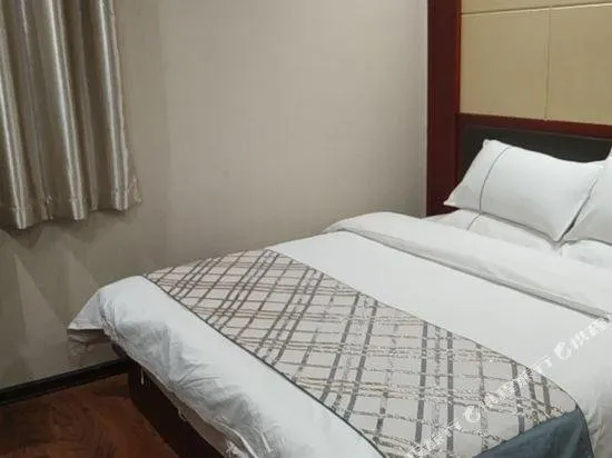 Golden Wheel Hotel - Image 1