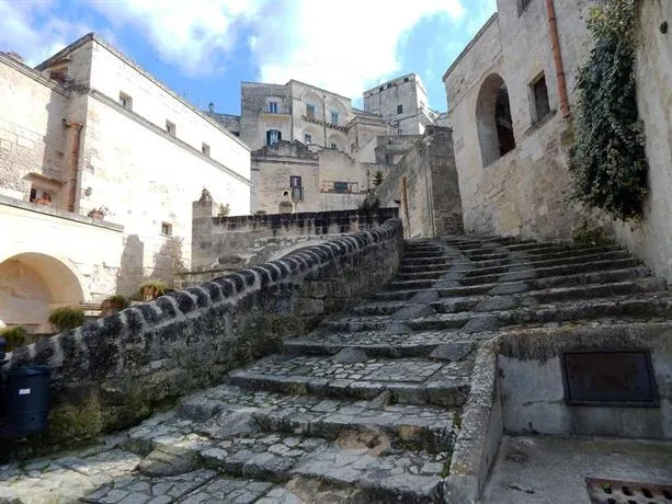 Sotto L'arco - Image 1