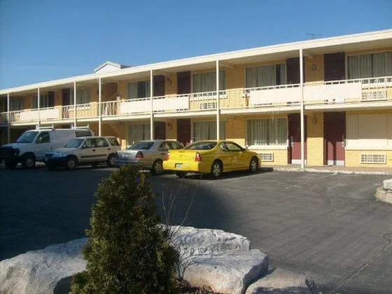 The Lodge Inn & Suites Near The Falls - Image 1