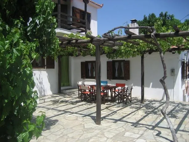 Lithos Residence - Image 1