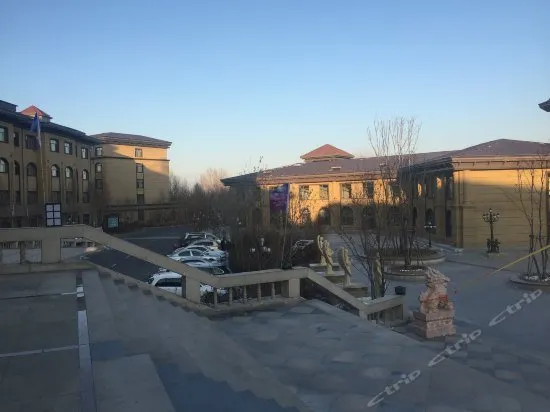 TAIPINGHU HOT SPRING HOTEL - Image 1