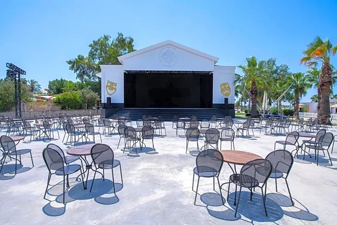 Euphoria Palm Beach Resort - Image 1