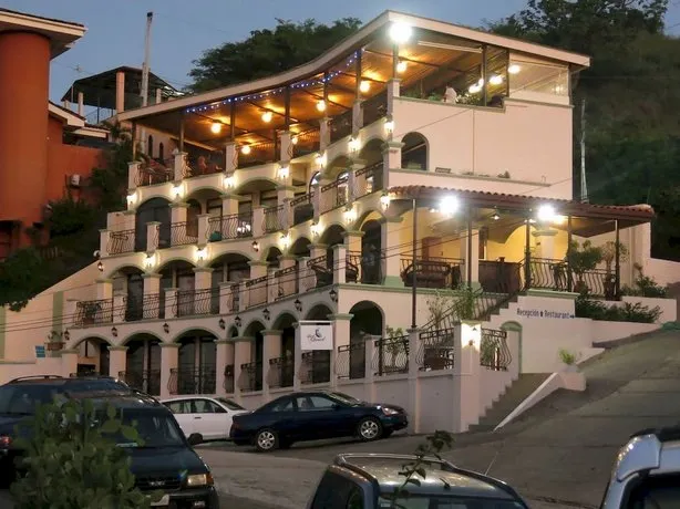 Hotel Chantel Apartments - Image 1