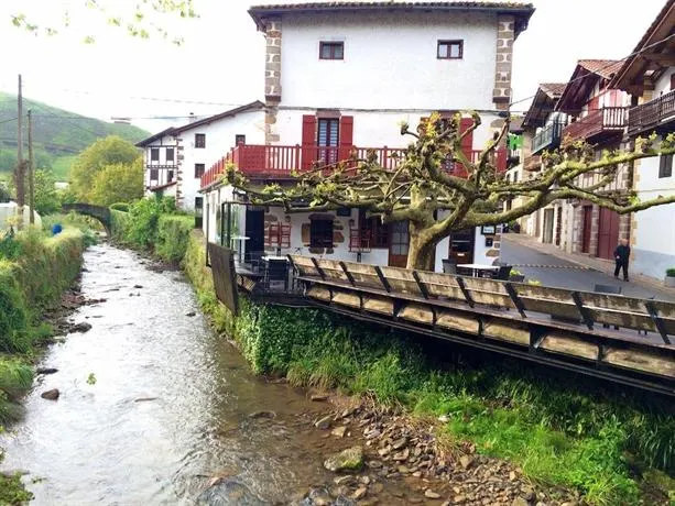 Hostal Auzoa - Image 1