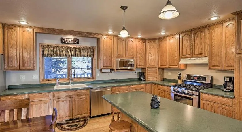 Spacious Retreat w/BBQ 15 mi to Mt Rushmore - Image 1