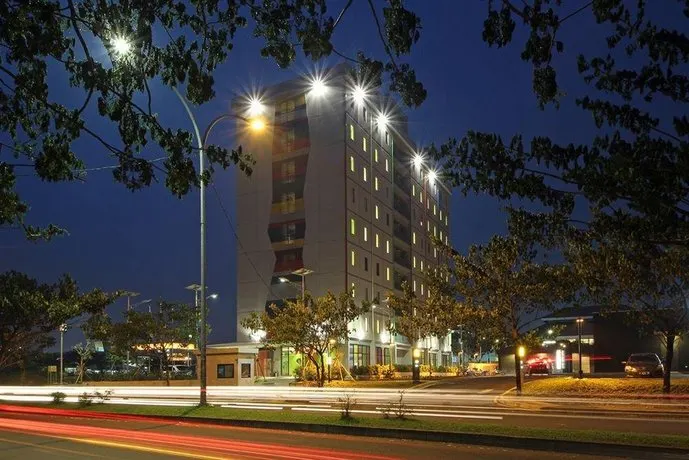 POP! Hotel BSD City Tangerang - Image 1