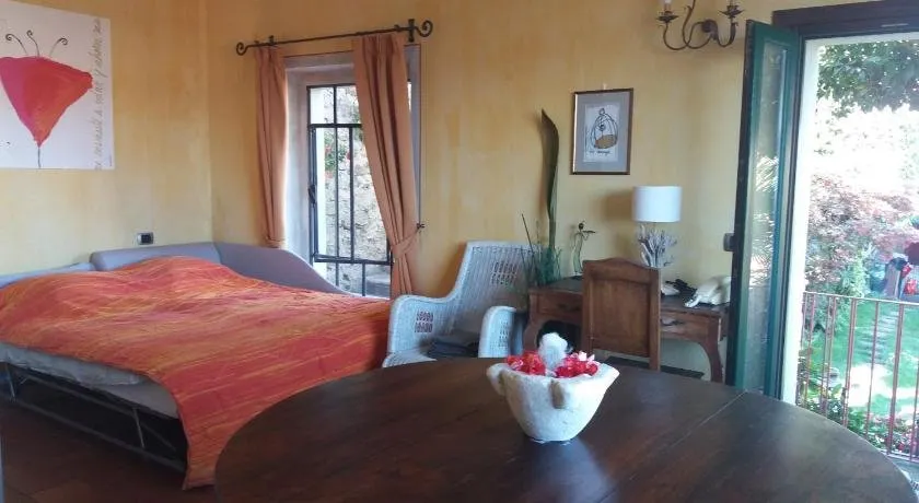 Garden Apartment - Image 1