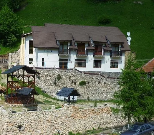 Pensiunea Valea Lunga - Image 1