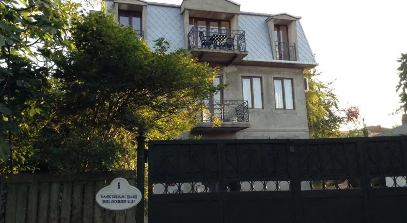 Lasha Guest House - Image 1