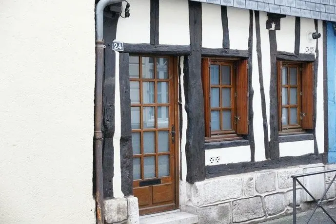 La petite Normande en ville - Image 1