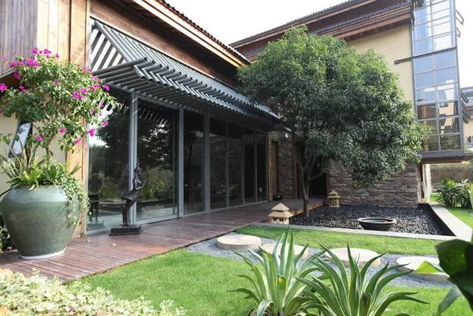 Hangzhou Roots Resort - Image 1