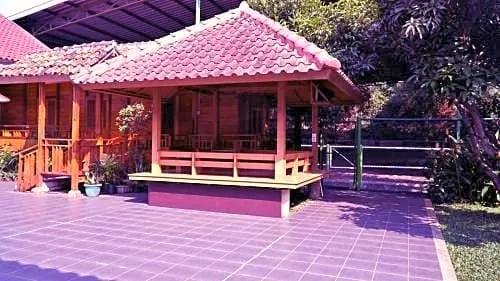 Penginapan Muslim Yuni Inn - Image 1