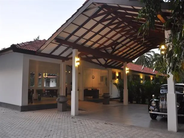 Aarya Hotel - Image 1