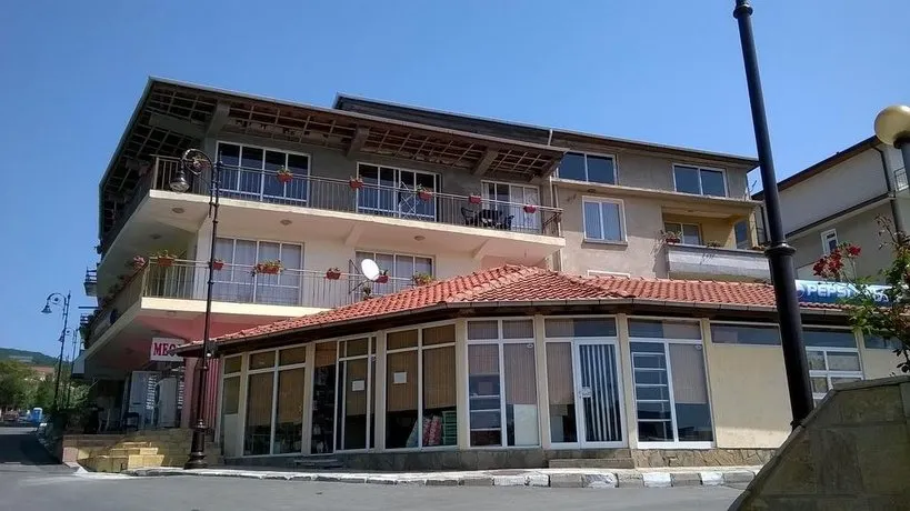 Guest House Menchevi - Image 1