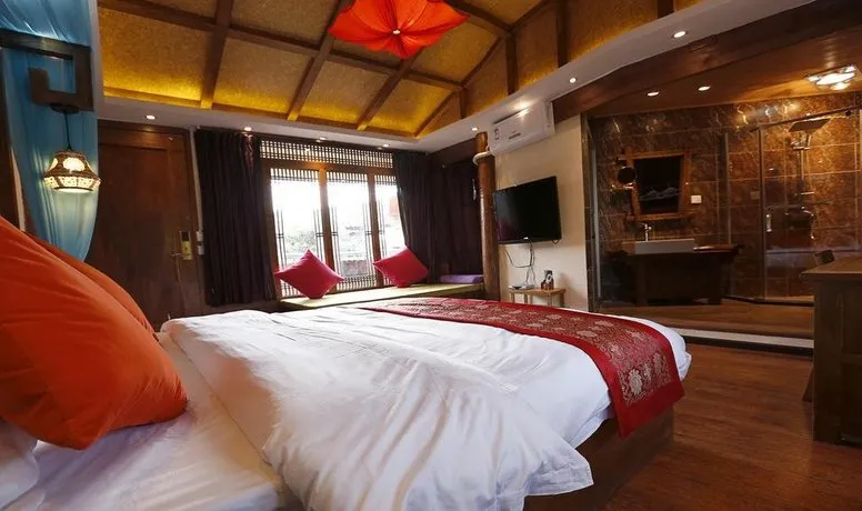 Mulan Courtyard Hotel - Image 1
